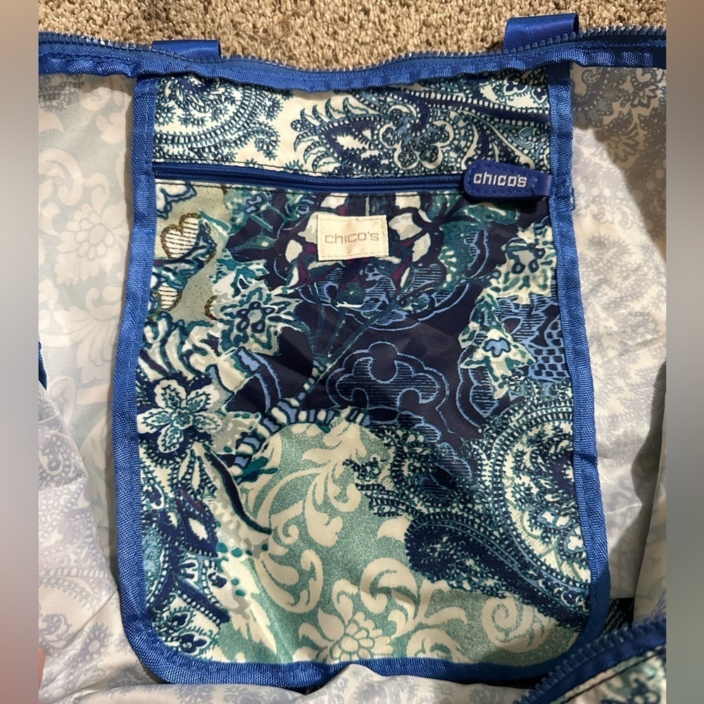 Chico’s packable print tote - Picture 4 of 11